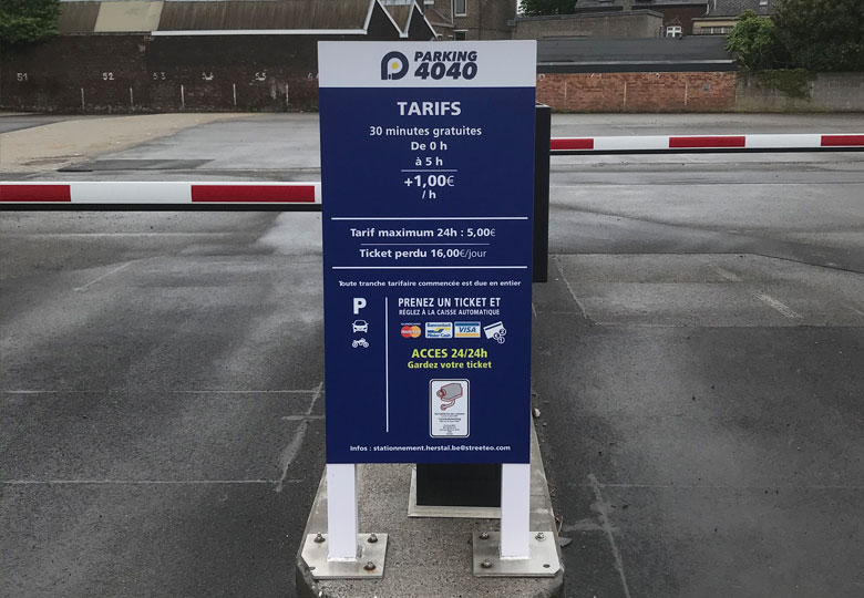 Totem Parking - ART CNC: création d'enseignes personnalisées